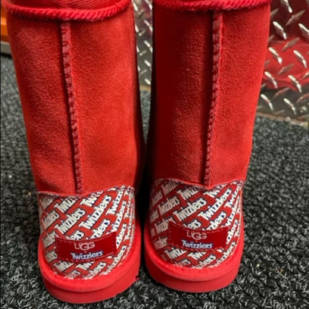 TWIZZLER UGG BOOTS!!! - Picture 1 of 3
